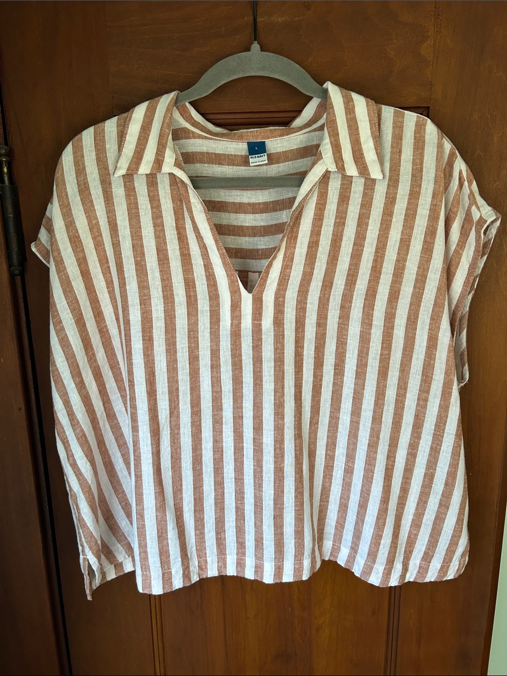 Old Navy Relaxed Stripe Collared V-Neck Top - White & Tan